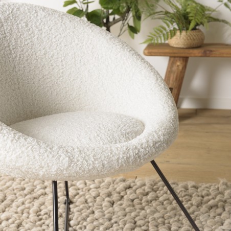 Fauteuil AGATHE - Tissu bouclette blanc - Pieds croisés métal noir