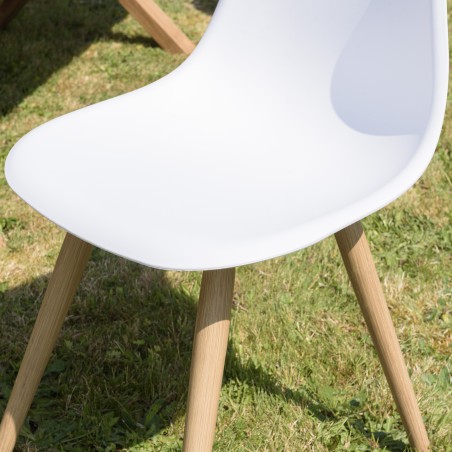 MALO Set of 2 White Chairs with Natural-Coloured Legs - Trendy Garden Furniture