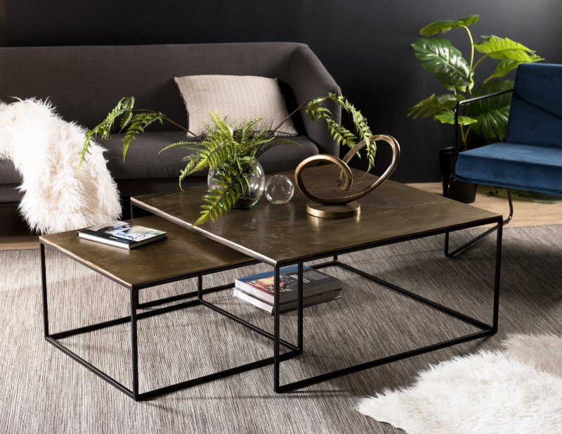 SECONDE MAIN - Set de 2 tables gigognes carrées aluminium doré pieds métal SECONDE MAIN - Set de 2 tables gigognes carrées aluminium doré pieds métal
