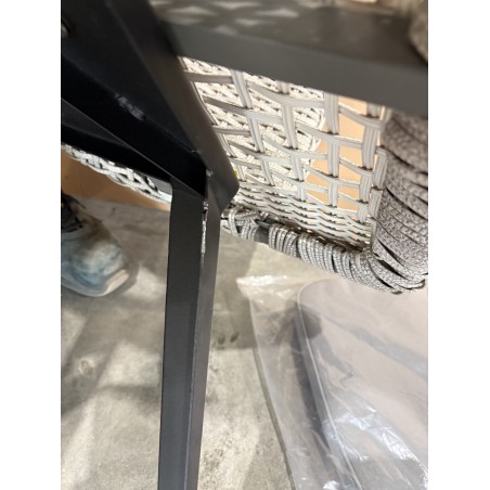 SECONDE MAIN - Chaise de jardin en rotin synthétique gris avec coussin gris pieds noirs en métal