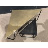 SECONDE MAIN - Set de 2 tables gigognes triangles aluminium doré et noir - pieds métal noirs