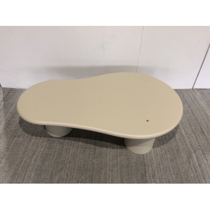 Organic-shaped coffee table in beige with concrete effect | Ugo Collection