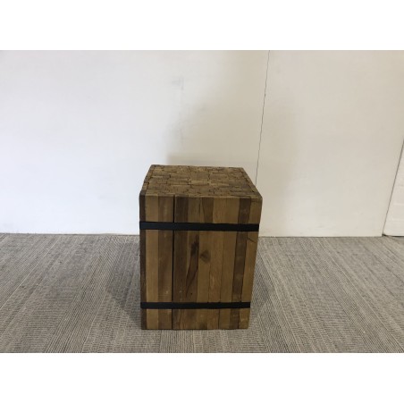 Quadratischer Beistelltisch SAM aus recyceltem Teakholz