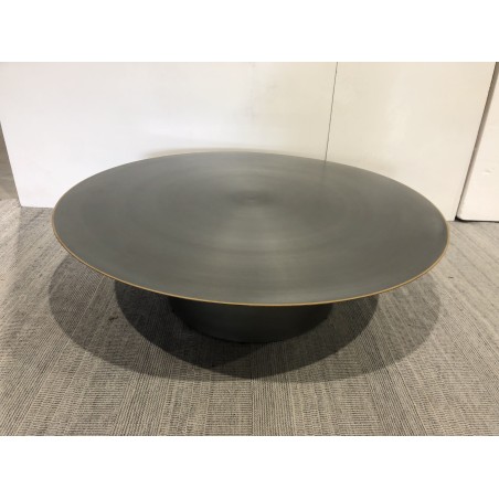 Round coffee table 120x120cm in black iron with gold trim | SECOND-HAND