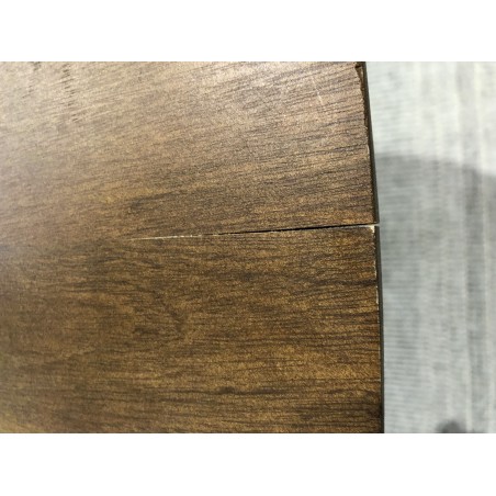 Quadratischer Couchtisch aus Mangoholz mit elfenbeinfarbenem Fuß | Macabane Möbel